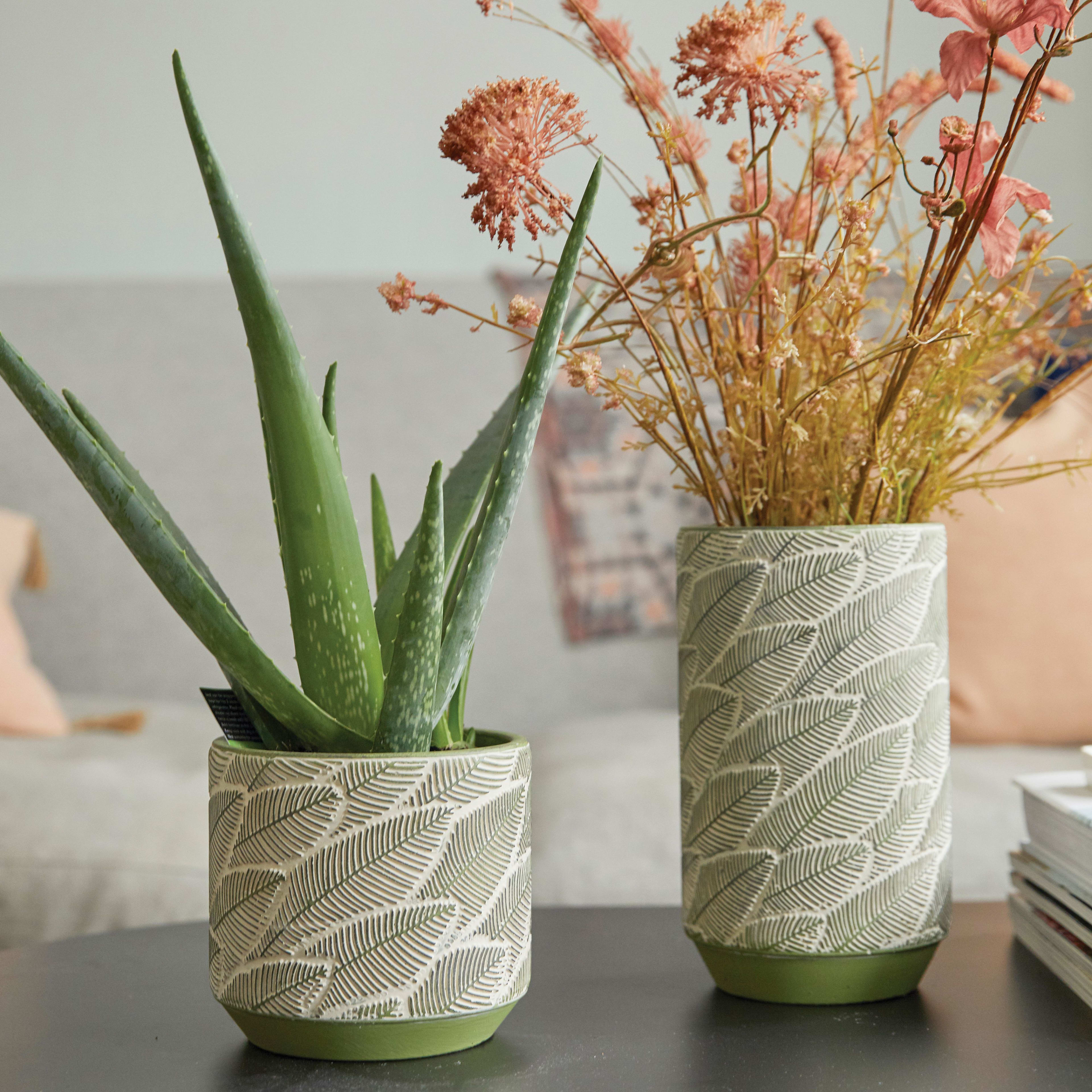 Leaf Pot 13cm lifestyle