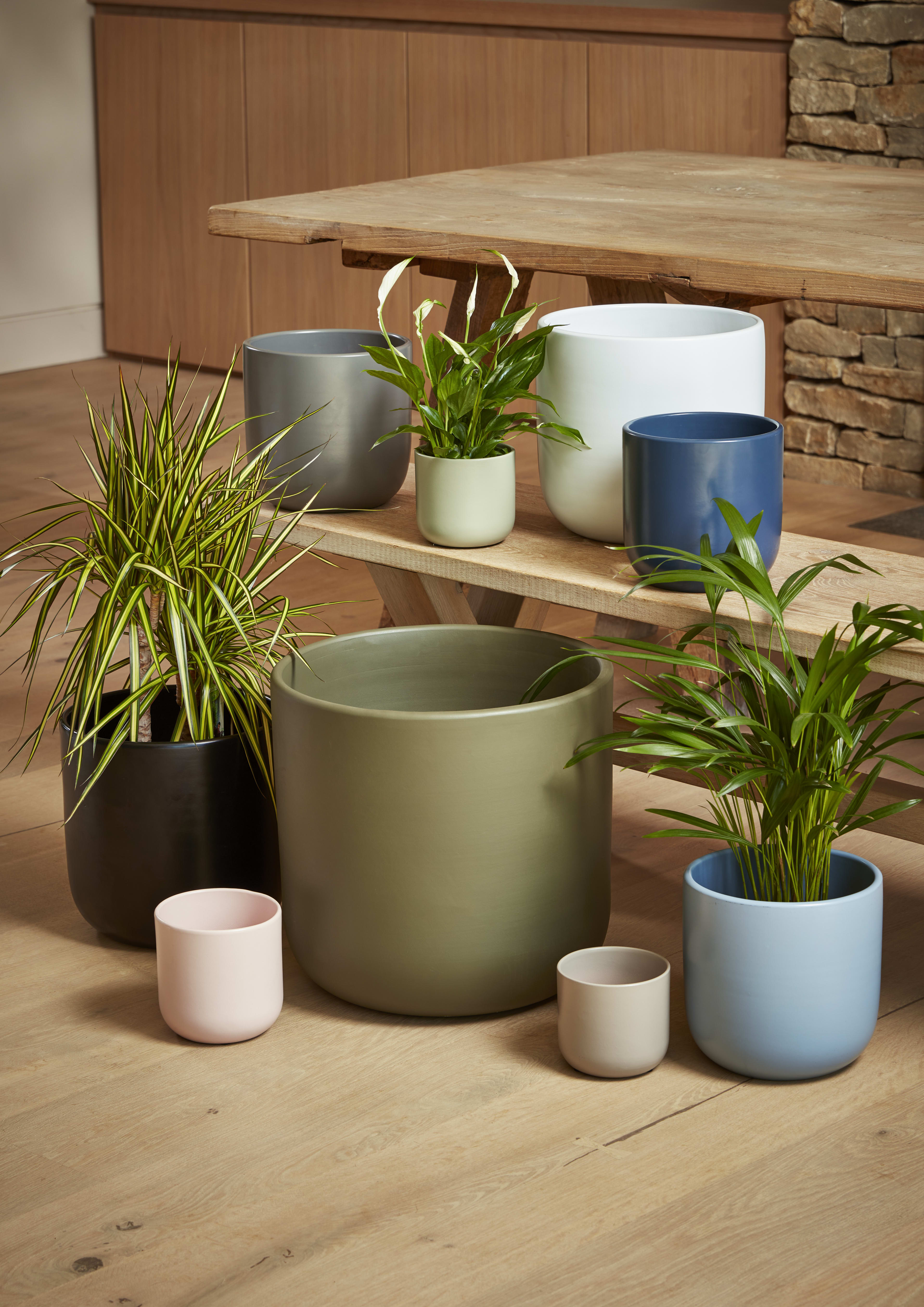 Capri Pot Charcoal 12cm lifestyle