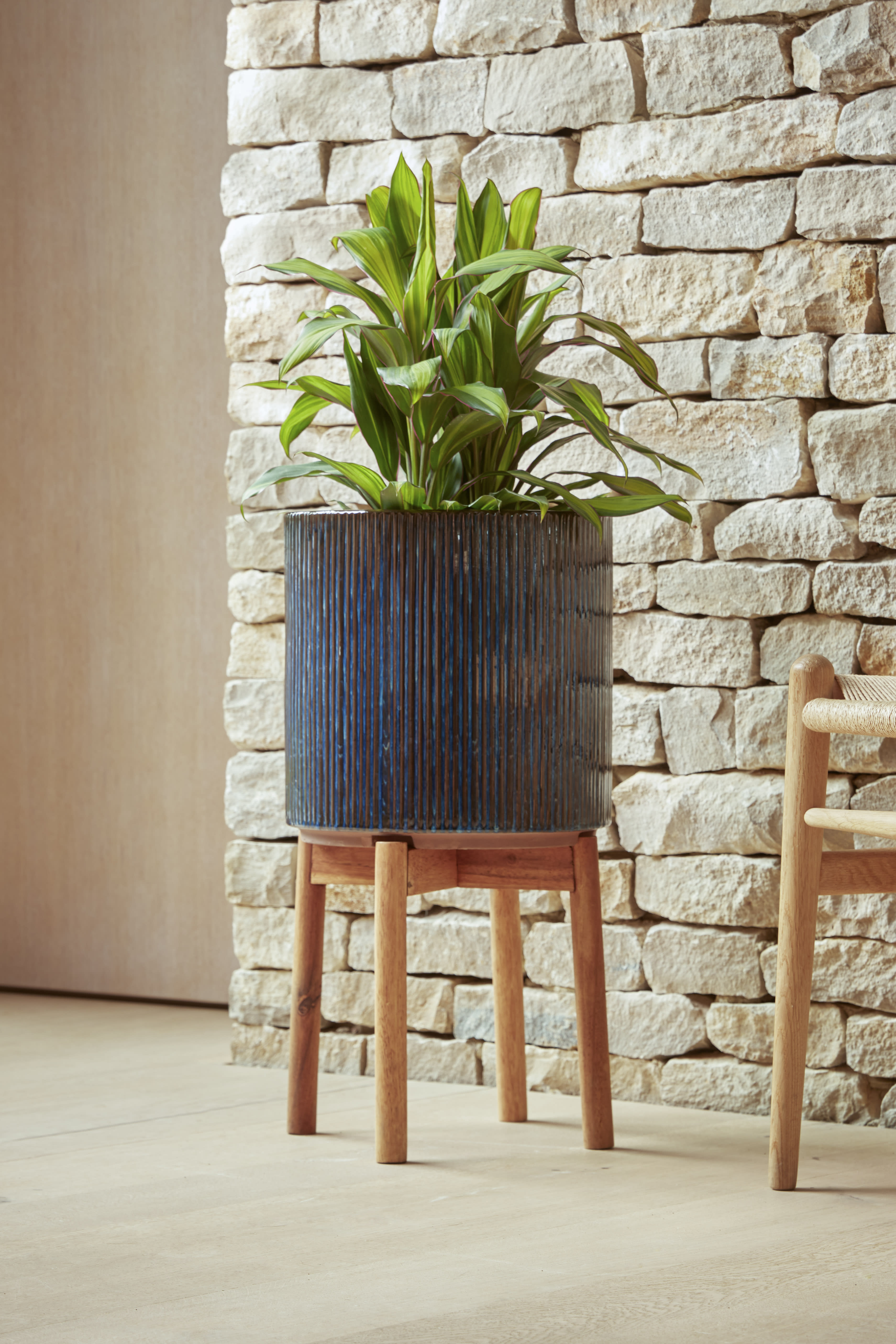 Linestrbl Pot With Stand 35cm lifestyle