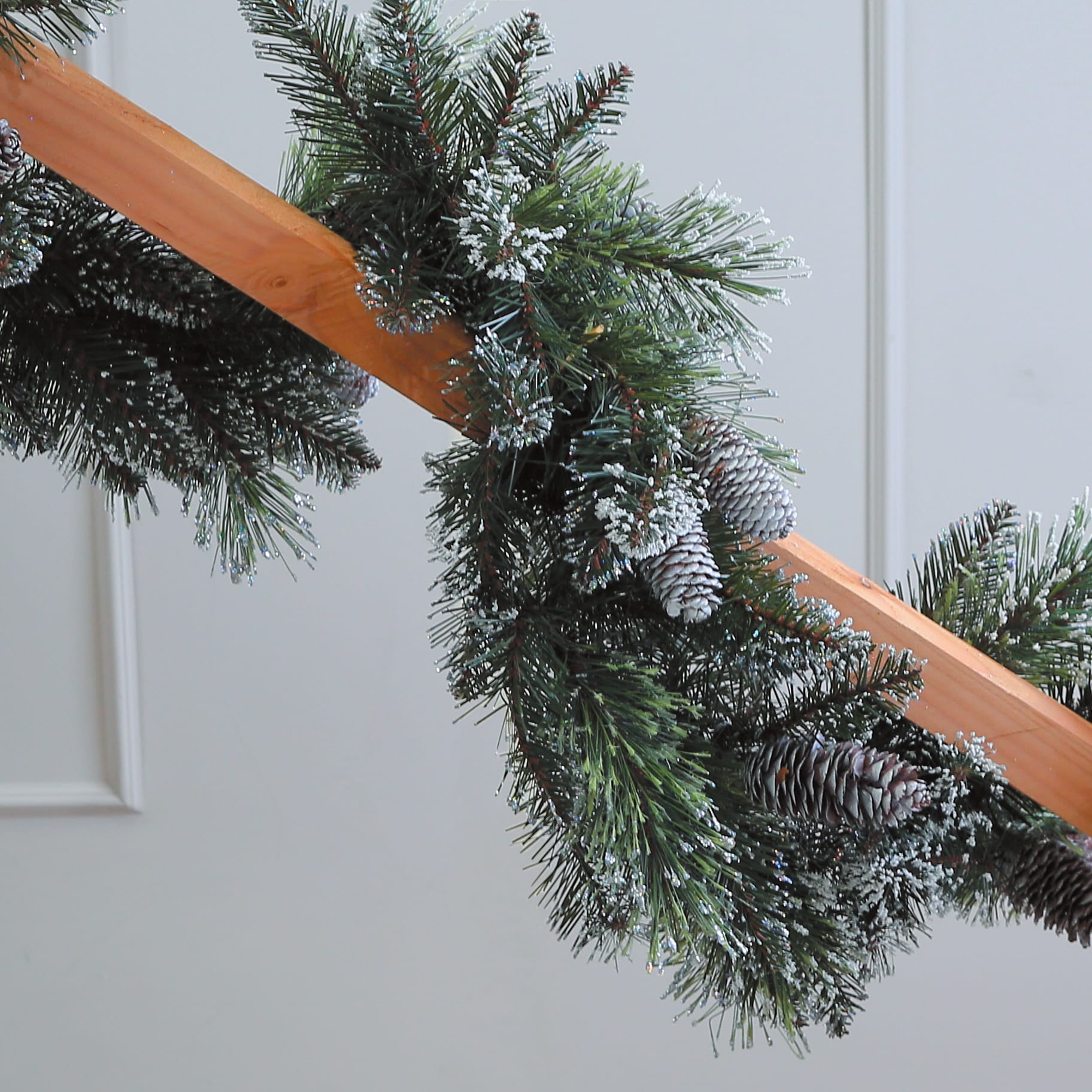 Whistler Frosted Garland 300cm lifestyle
