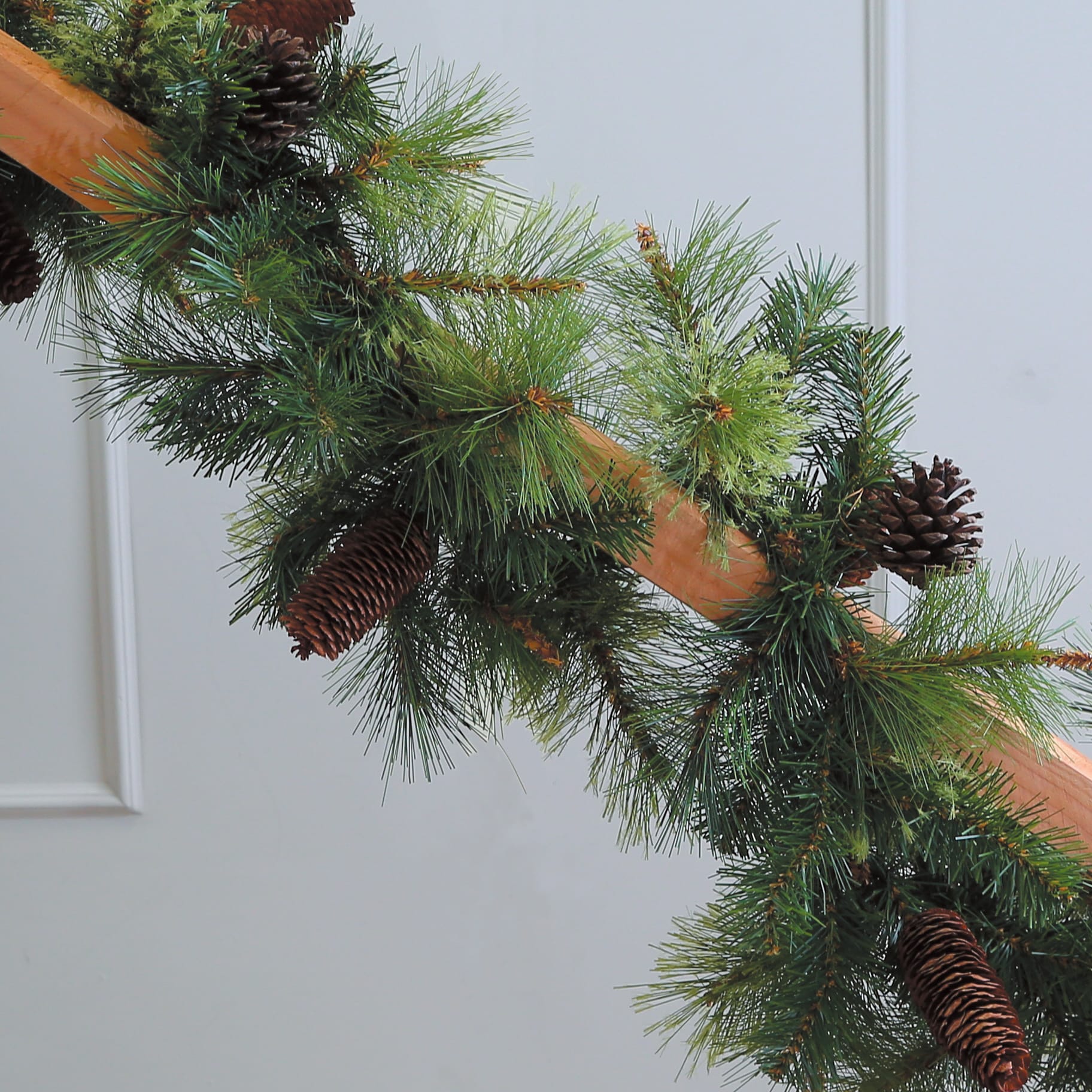 Andora Pine Garland 300cm lifestyle