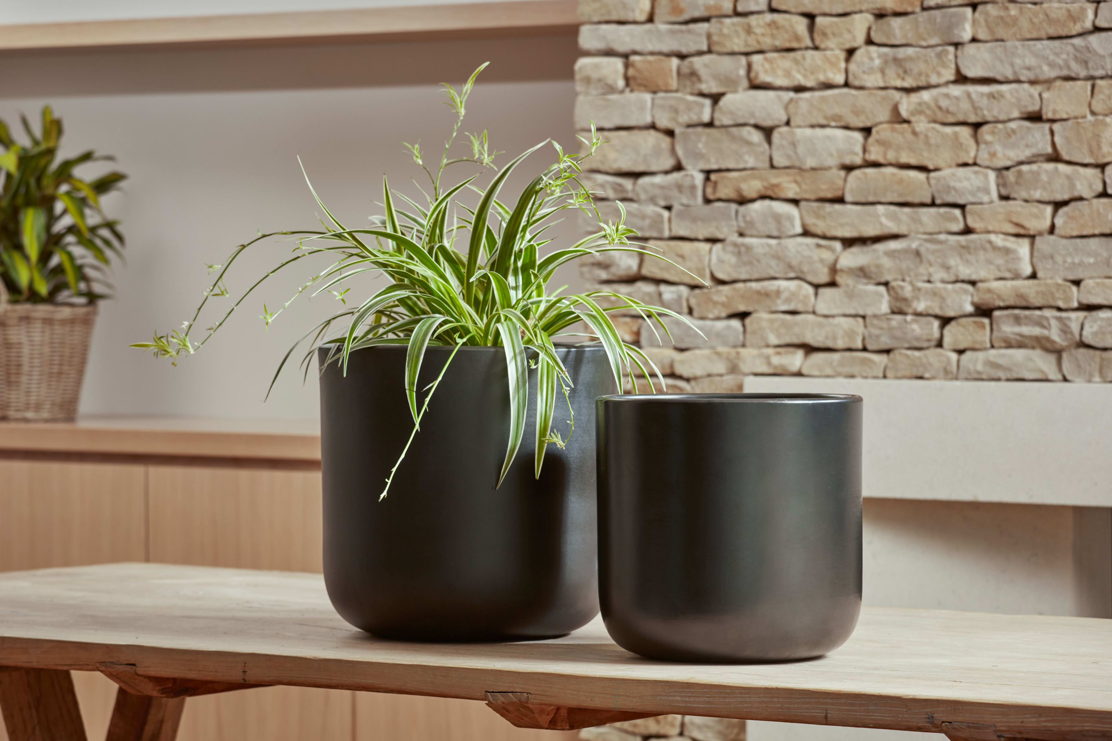 Capri Pot Charcoal 33cm lifestyle
